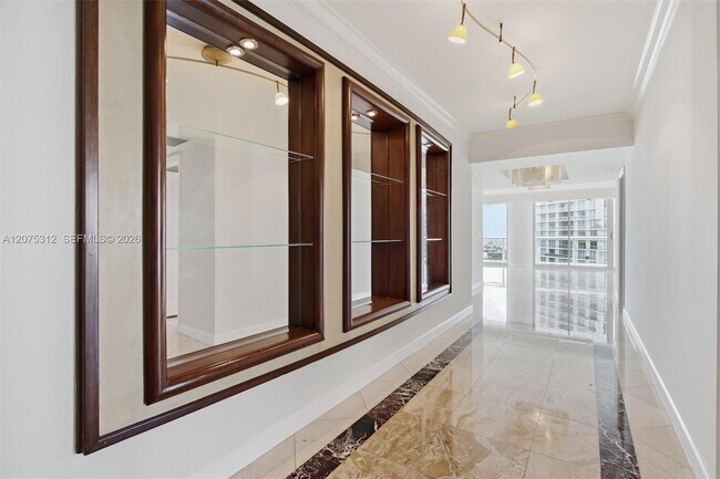 Foto del edificio - 16500 Collins Ave
