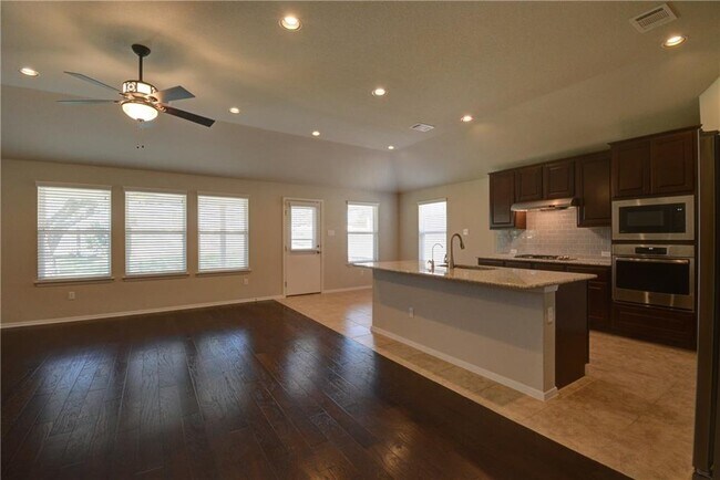 Building Photo - 2409 Brook Crest Way