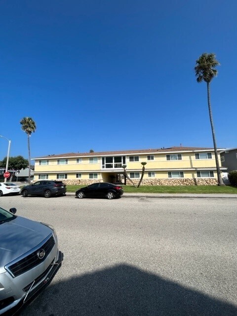 Building Photo - 5059 Nautilus St