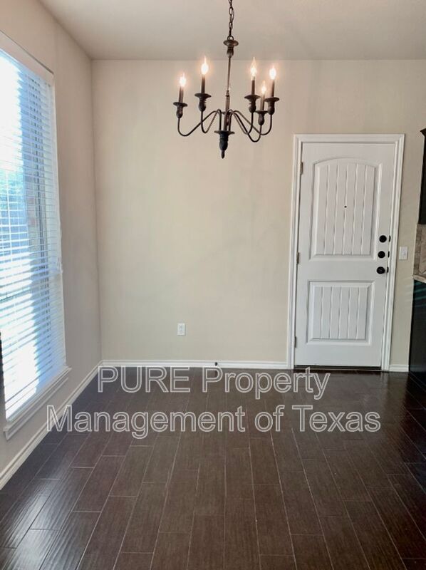 Foto del edificio - 215 N College St