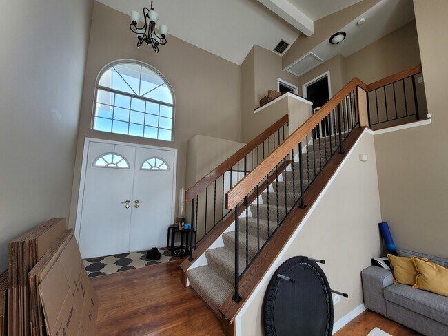 Building Photo - 615 Newbury Ln