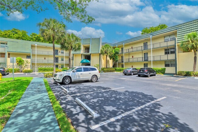 Foto del edificio - 9091 Lime Bay Blvd