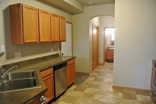 Building Photo - 3 Bedroom Condo!