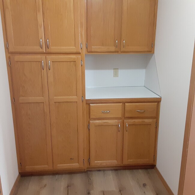 Foto del edificio - 236 N Foster Ave