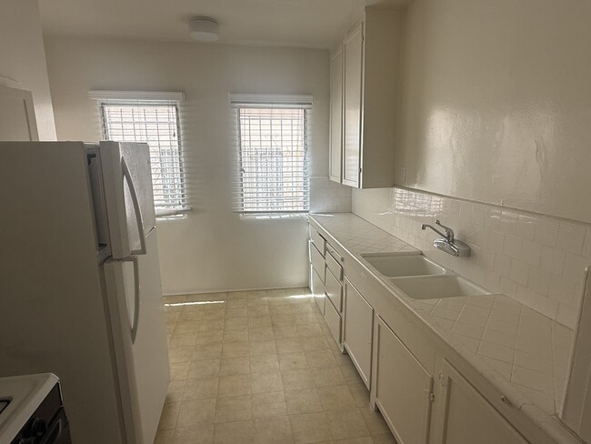 Foto del edificio - 519 N Hayworth Ave