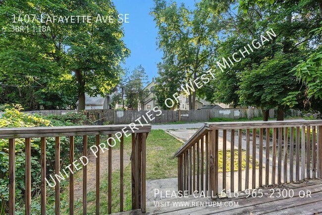 Building Photo - Available Now | 3 Bed 1.5 Bath Apartment i...
