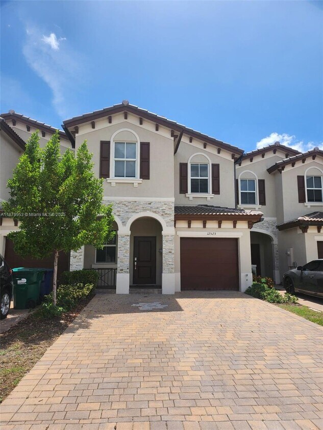 Foto principal - 12525 NW 23rd Pl
