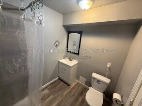Building Photo - 2108 SW 51st St