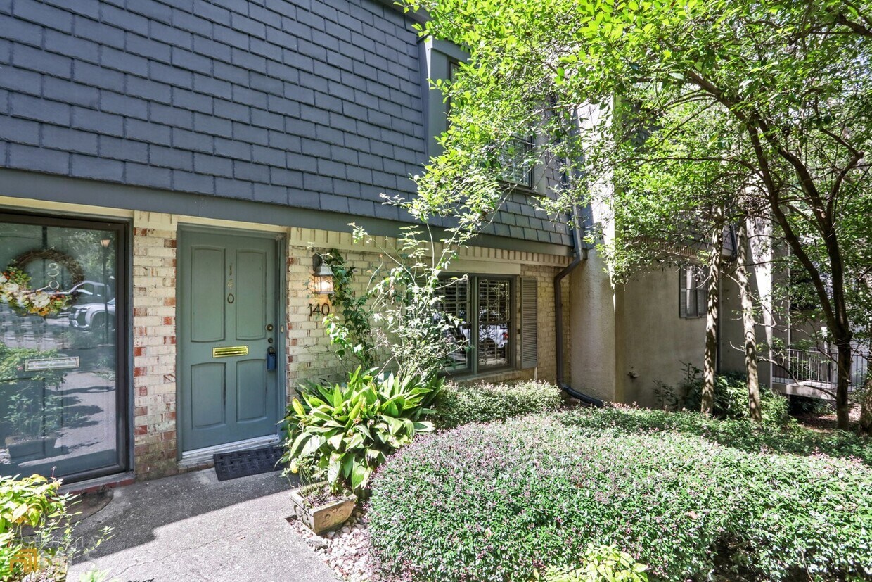 Primary Photo - 140 Amherst Pl NW