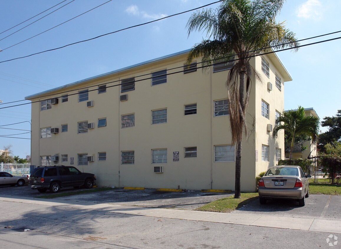 Building Photo - 330 NW 16th Ave