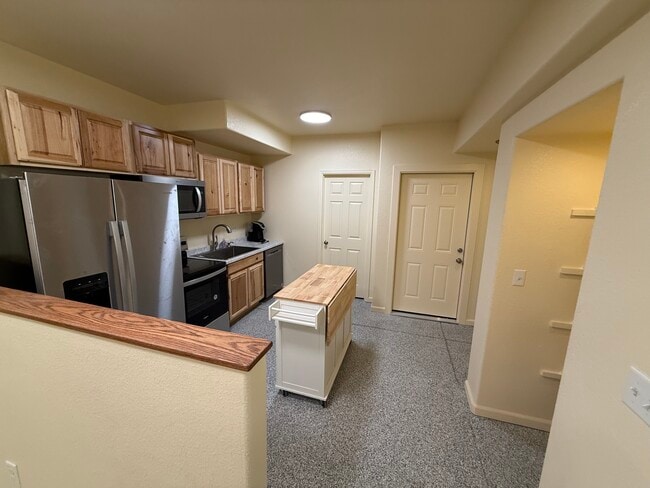 Foto del edificio - 930 Sugar Mill Ave