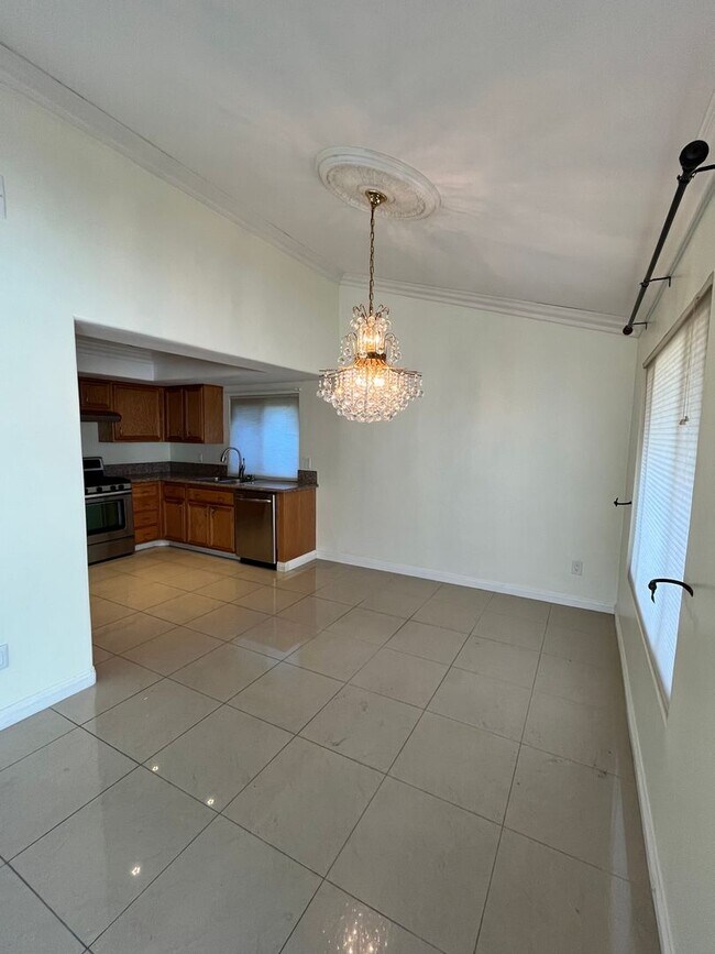 Building Photo - One story home 3 bedrooms, 2 baths