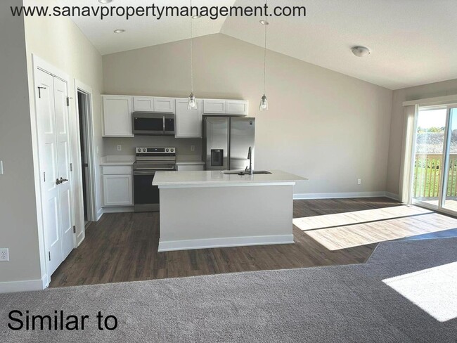 Building Photo - 3055 Fairfield Dr