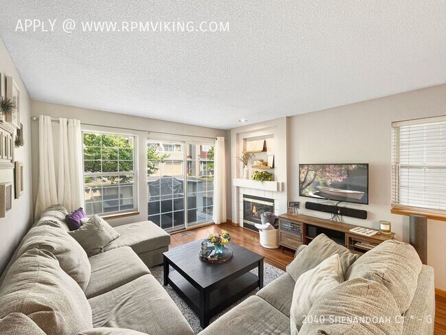 Foto del edificio - 2 Bed 1.5 Bath with 1 Car Garage Townhome
