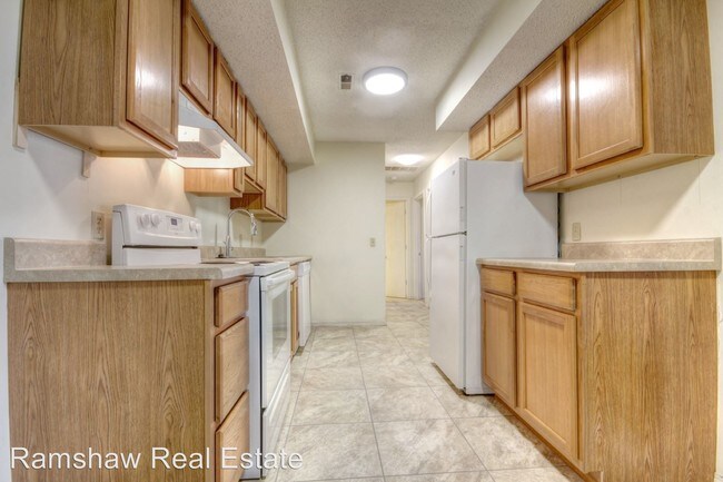 Building Photo - 2 br, 1 bath Apartment - 1901 Karen Ct