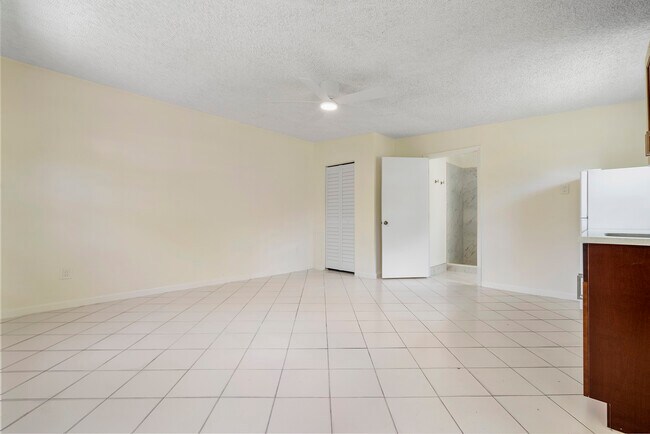 Foto del edificio - 1001 NW 116th St