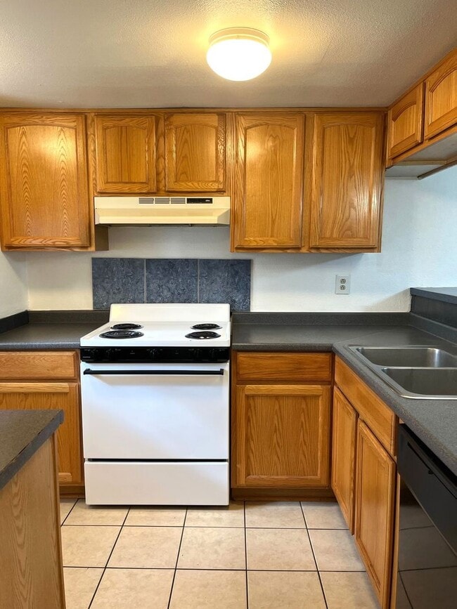 Building Photo - 11015 Mt Boracho Dr