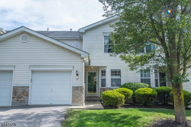Building Photo - 19 Meadow Lakes Dr