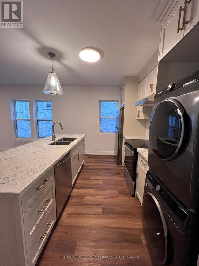 Photo du bâtiment - 4876-4876 Simcoe St