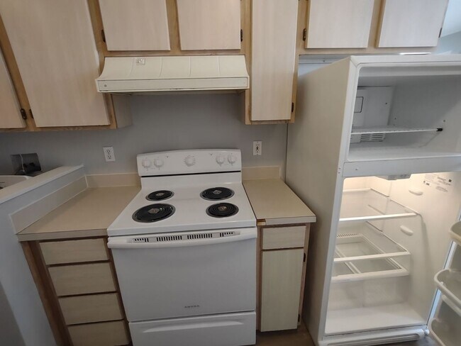 Foto del edificio - Ground Floor 2 BR 2BA with Storage & w/d