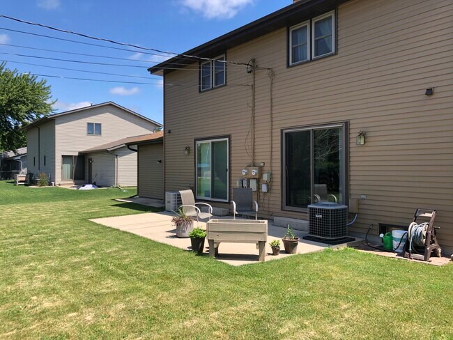 Back patio - 1272 Fatima St