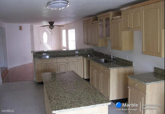 Building Photo - 4 br, 3 bath House - 3008 N Woodrow Ave