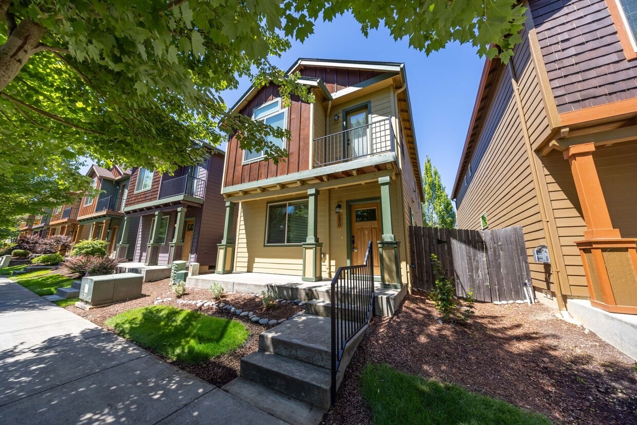 Primary Photo - Three bedroom home in Hazel Dell - built i...