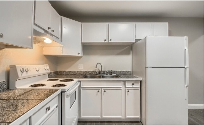 Building Photo - 560 Dayton St