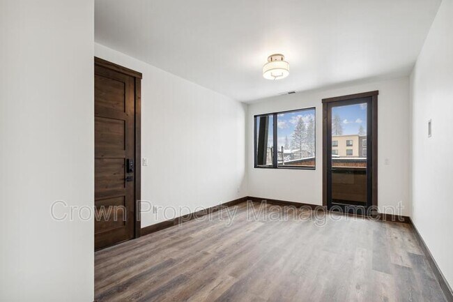 Foto del edificio - 315 Akers Ln