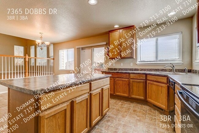 Building Photo - 7365 Dobbs Dr