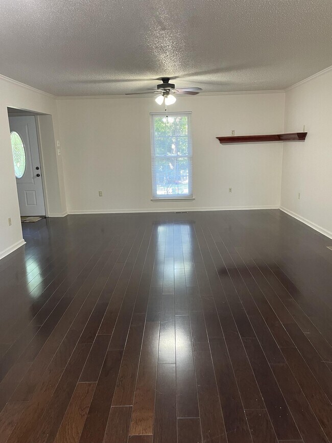 Foto del edificio - 1208 Essex Ln