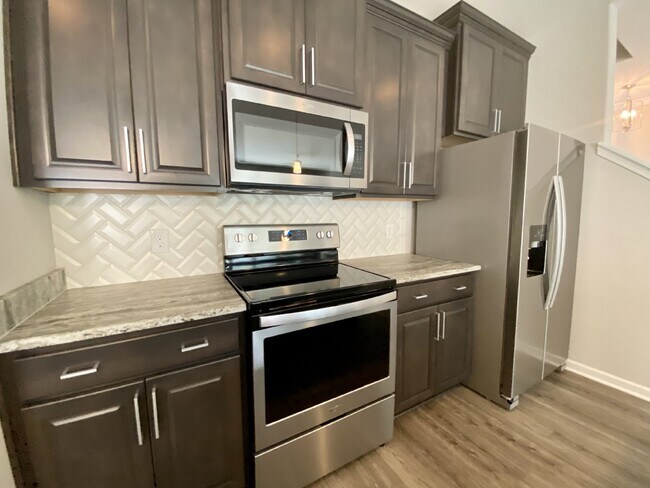 Building Photo - Former Model-Home for Rent in Palmetto Point!