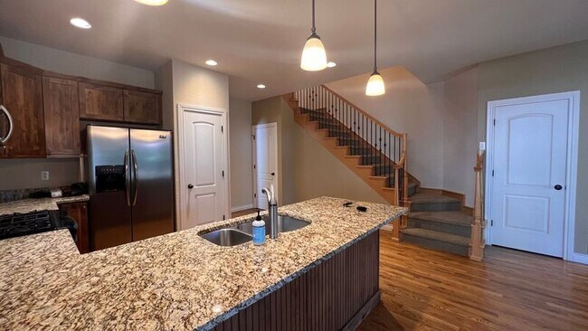 Foto del edificio - 2451 S Williams St