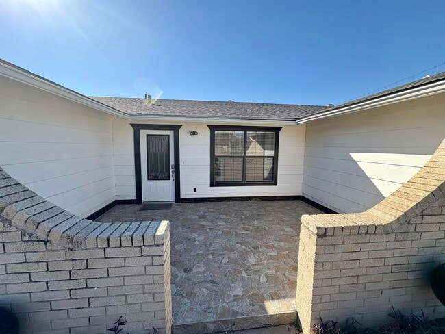 Building Photo - 102 Jaimie Way