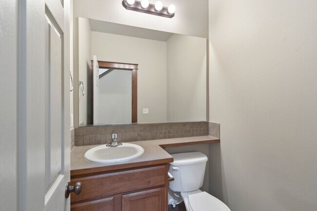 Foto del edificio - Whitworth Duplex
