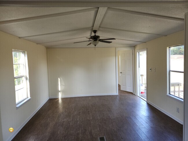 Foto del edificio - 658 Rices Creek Rd