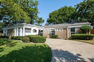 Building Photo - 15525 Earlport Cir