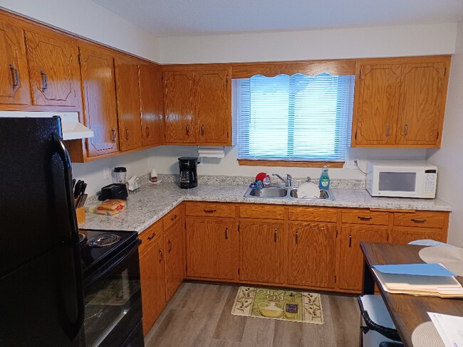 Foto del edificio - 320 Cypress St N