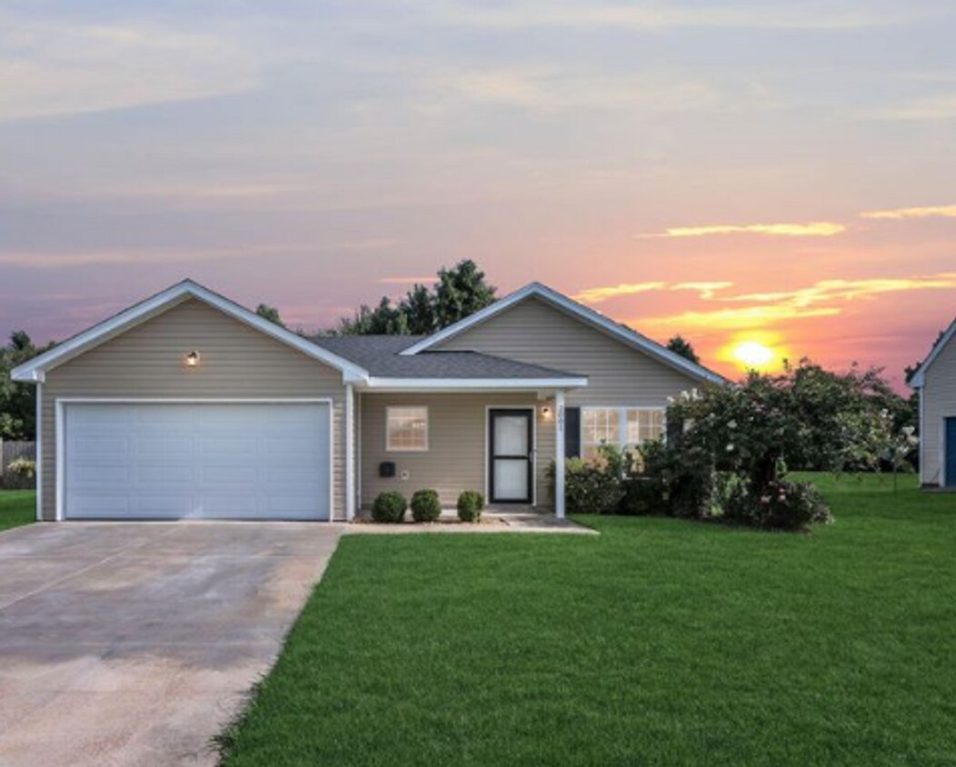 Primary Photo - Herons Ridge 3 bed, 2 bath ranch