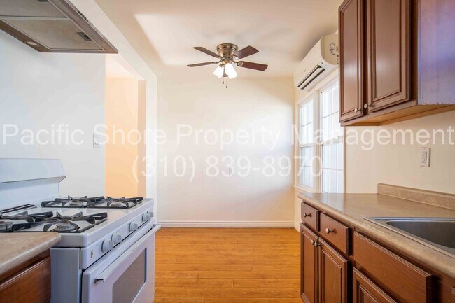 Foto del edificio - 14220 Gilmore St
