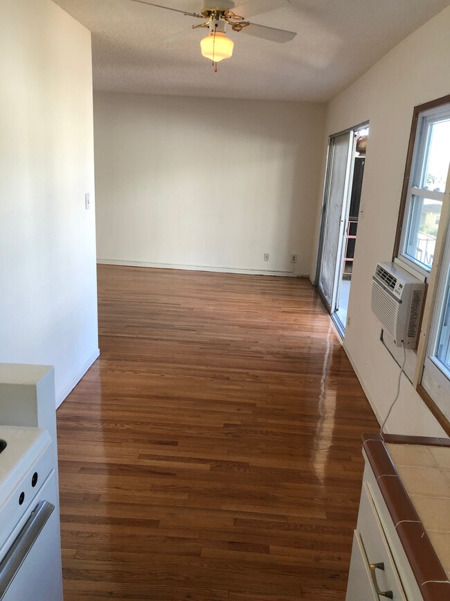 Building Photo - 2167 Beachwood Ter