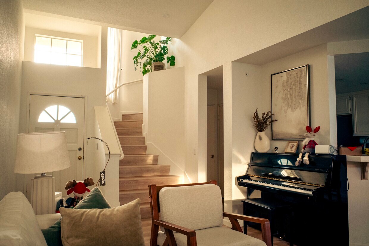 Foto principal - 13531 Apricot St