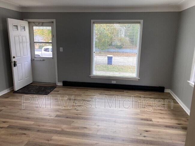 Foto del edificio - 820 Spring Ave NE