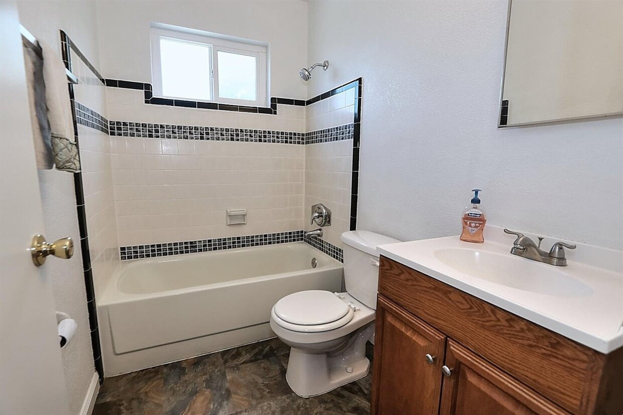 Foto principal - 6431 Rio Linda Blvd