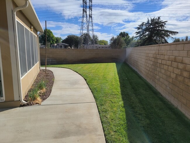 Building Photo - 1503 Mountain View Tr