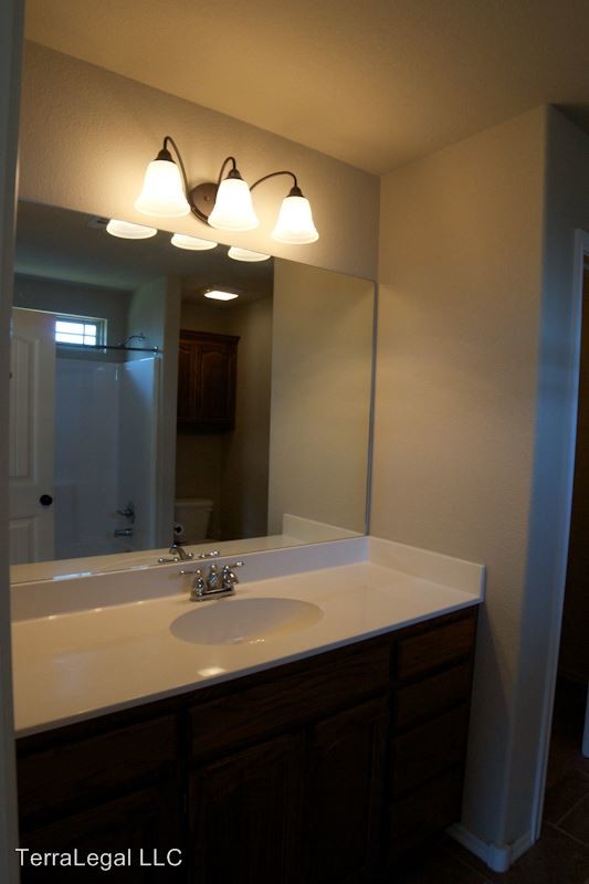 Building Photo - 3 br, 2 bath House - 107 E Elmira Pl