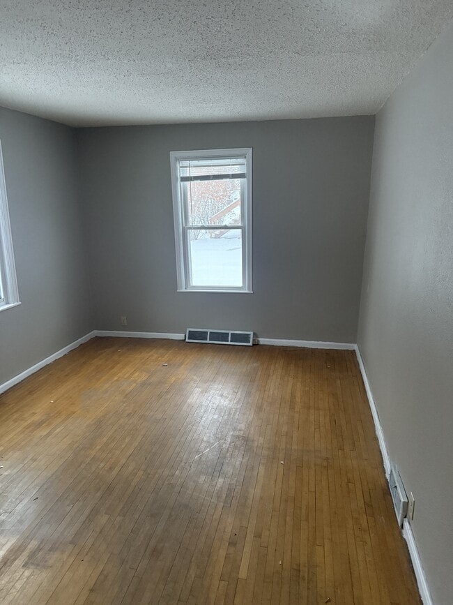 Building Photo - 612 W Laurel St