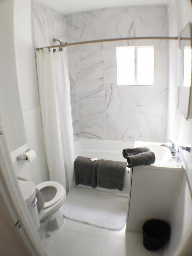 Foto del edificio - 636 W Buckthorn St