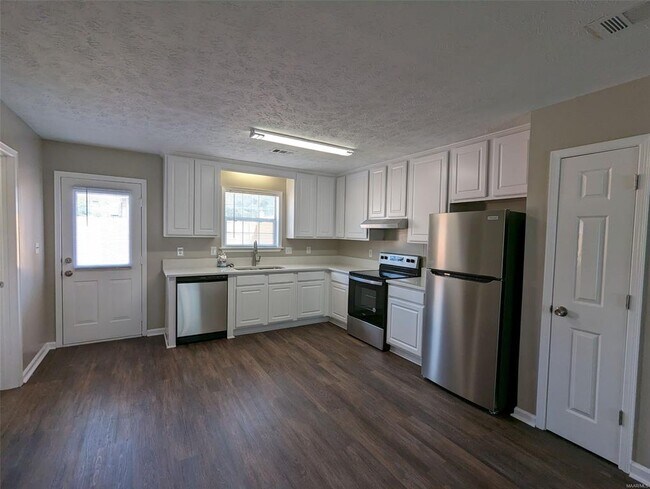 Building Photo - 3413 Sullivan Ln