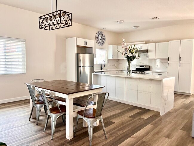 Foto del edificio - 9762 Palm Dr